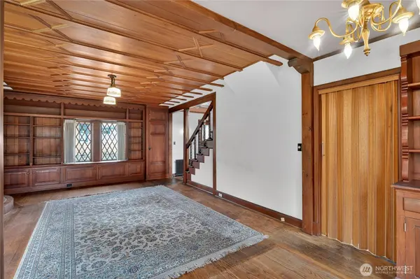 5605 49th AVE SW, Seattle, WA 98136