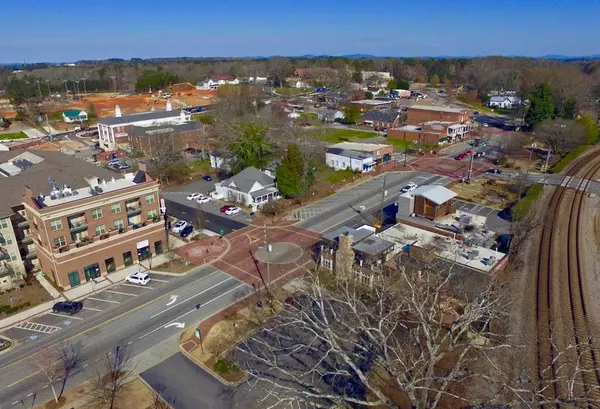Navigating Kennesaw: What to Know Before You Buy,Mari Dominguez