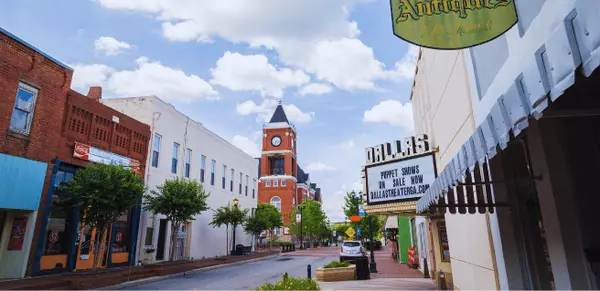 Explore Downtown Dallas, GA—historic charm, local restaurants, annual events, and family-friendly activities that make moving to Dallas a true delight.