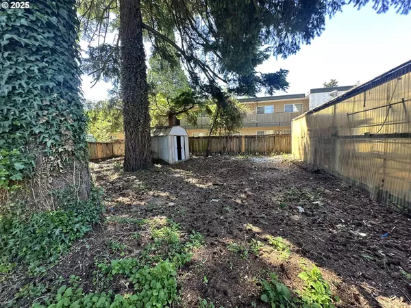 12010 NE HOLLADAY ST, Portland, OR 97220