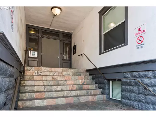 1104 SW COLUMBIA ST #206, Portland, OR 97201