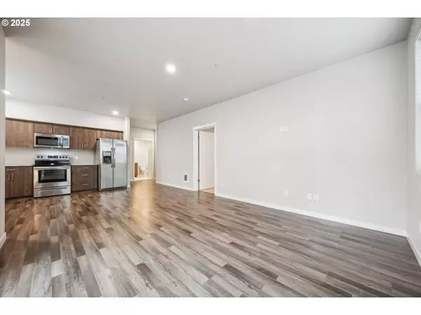 17137 SW APPLEDALE RD #102, Beaverton, OR 97007