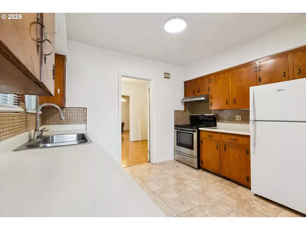 1654 N KILLINGSWORTH ST, Portland, OR 97217