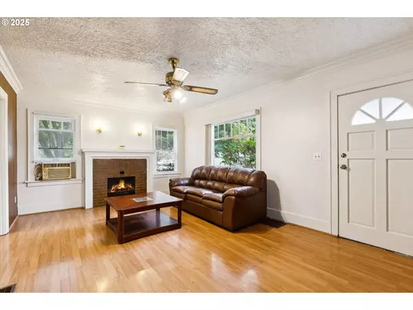 1654 N KILLINGSWORTH ST, Portland, OR 97217