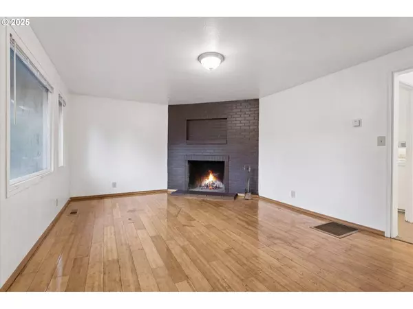 12030 NE HOLLADAY ST, Portland, OR 97220