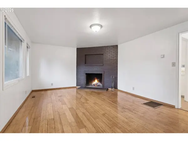 12030 NE HOLLADAY ST, Portland, OR 97220