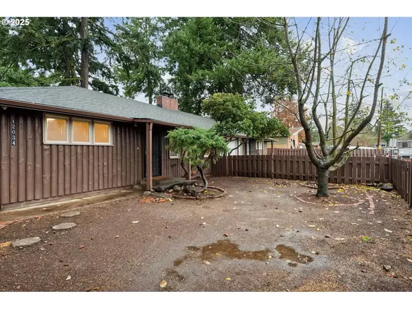 12030 NE HOLLADAY ST, Portland, OR 97220