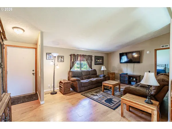 1065 6TH ST, Gervais, OR 97026