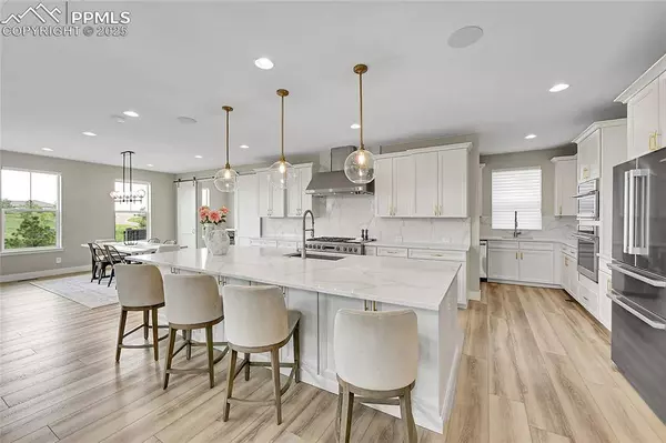 6912 Sunstrand CT, Castle Pines, CO 80108