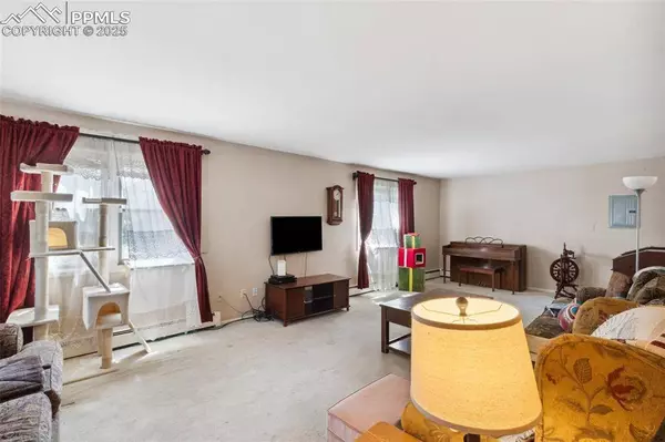 6820 Dauntless CT, Colorado Springs, CO 80919