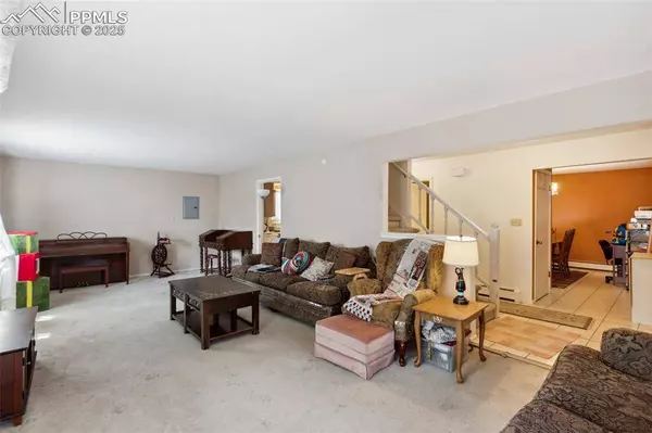 6820 Dauntless CT, Colorado Springs, CO 80919