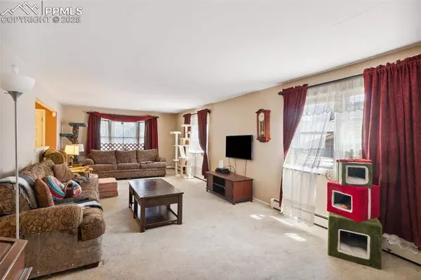 6820 Dauntless CT, Colorado Springs, CO 80919