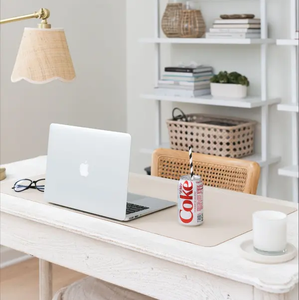 V Desk Detail 1
