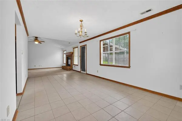 1528 Galvani DR, Virginia Beach, VA 23454