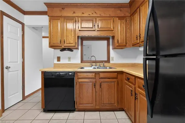 1528 Galvani DR, Virginia Beach, VA 23454