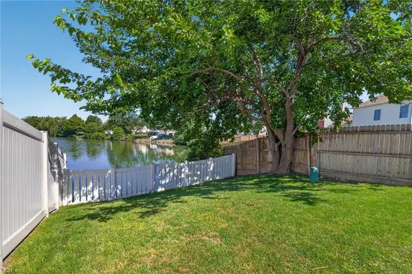 3132 Crestwood LN, Virginia Beach, VA 23453