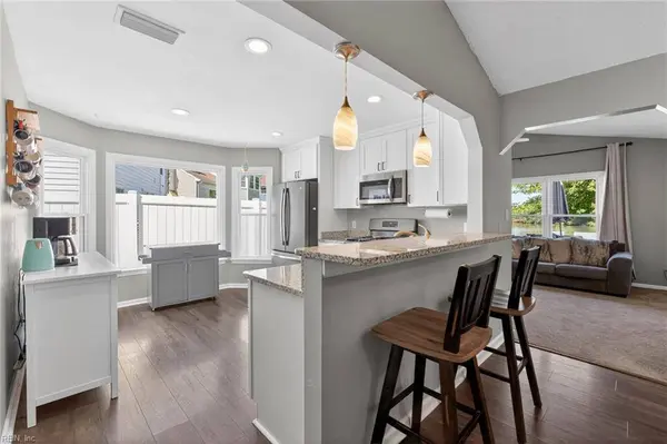 3132 Crestwood LN, Virginia Beach, VA 23453