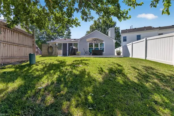3132 Crestwood LN, Virginia Beach, VA 23453