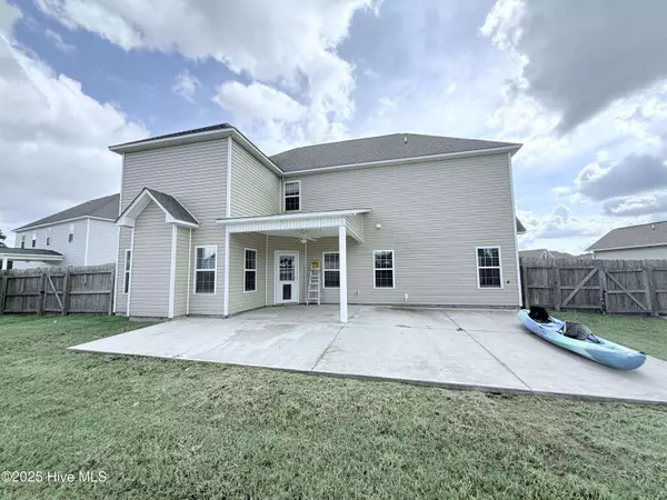 502 Shipyard CT, Swansboro, NC 28584