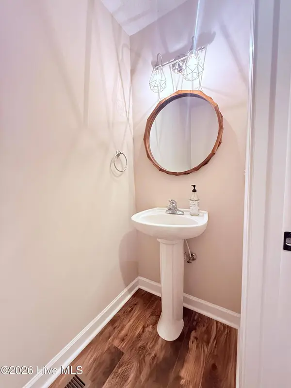 3255 Doug DR, Kinston, NC 28504