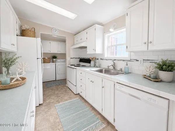 214 Sea Horse DR, Cedar Point, NC 28584