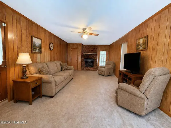 201 Forest DR, La Grange, NC 28551