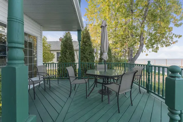 607 Lakeshore Dr, Cold Lake, AB T9M 1B1