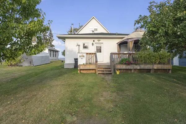 607 Lakeshore Dr, Cold Lake, AB T9M 1B1