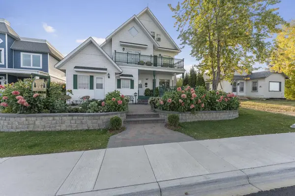 607 Lakeshore Dr, Cold Lake, AB T9M 1B1