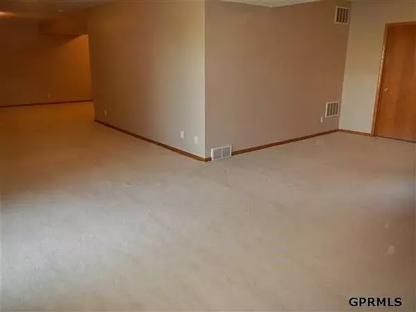 Omaha, NE 68116-1430,4023 N 147th St