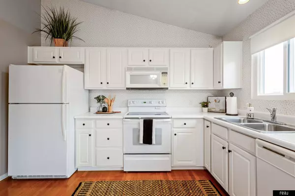 17638 Emiline Street, Omaha, NE 68136