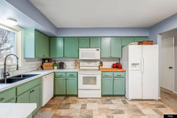 11705 Hartman Avenue, Omaha, NE 68164