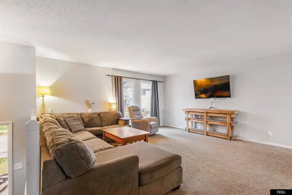 11705 Hartman Avenue, Omaha, NE 68164