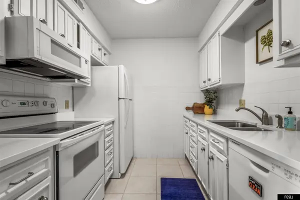 12727 West Dodge RD, Omaha, NE 68154