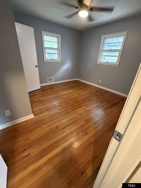 1520 N 84 ST, Omaha, NE 68114