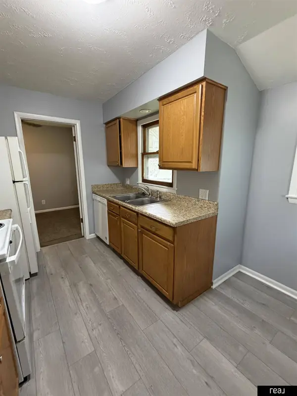 1520 N 84 ST, Omaha, NE 68114