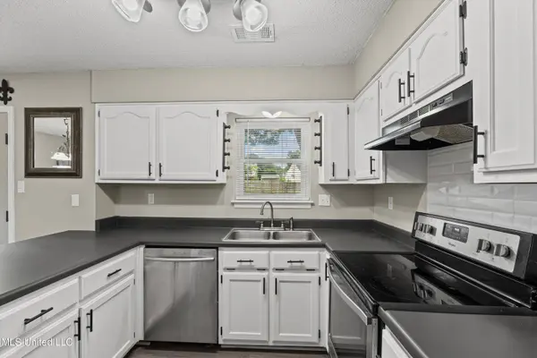 6949 Black Oak Drive, Walls, MS 38680