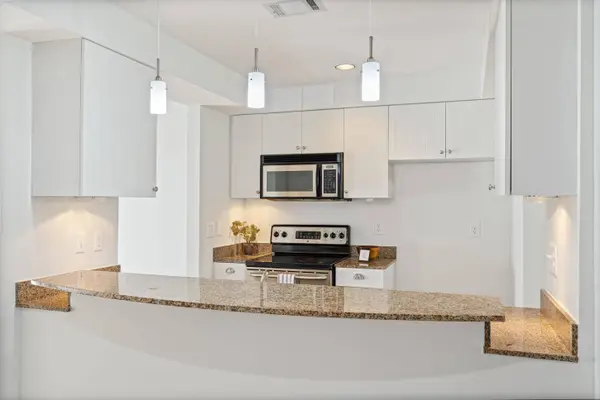 2240 GERMANTOWN SQ, Germantown, TN 38138