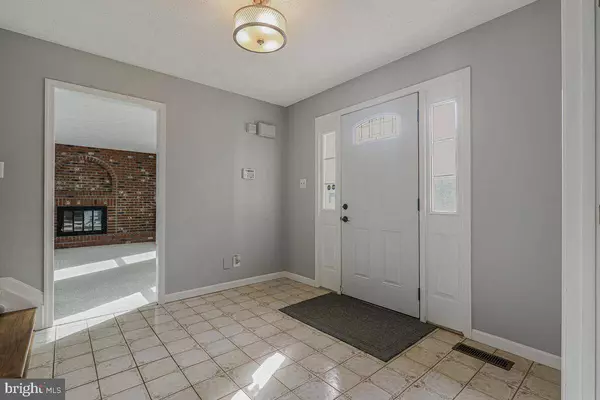 15590 OAK GLEN CIR, Hughesville, MD 20637