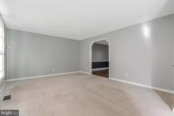 15590 OAK GLEN CIR, Hughesville, MD 20637