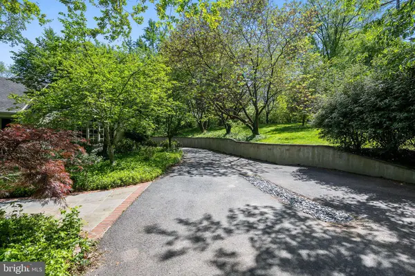 9541 E BEXHILL DR, Kensington, MD 20895