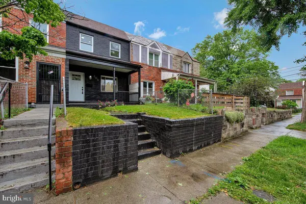 305 34TH PL NE, Washington, DC 20019