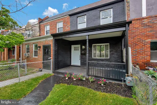 305 34TH PL NE, Washington, DC 20019