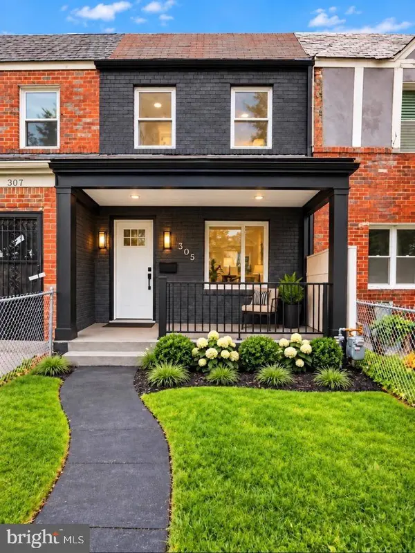 305 34TH PL NE