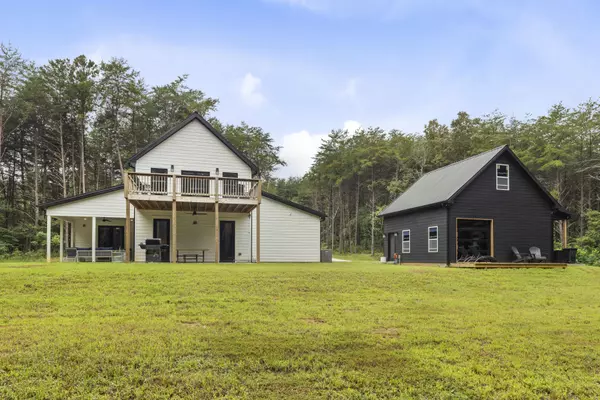 24 Plantation Rd NW, Adairsville, GA 30103-5112