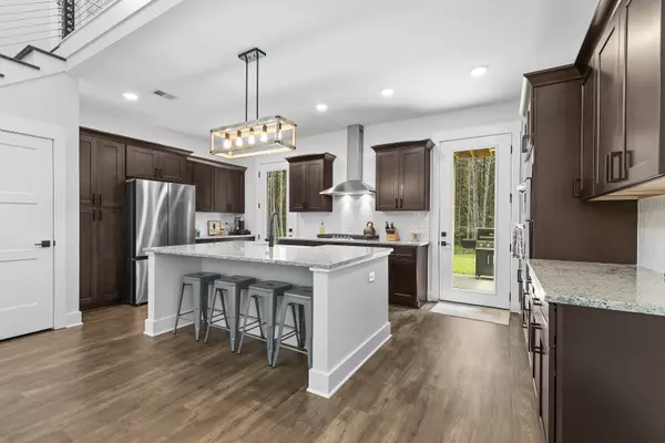 24 Plantation Rd NW, Adairsville, GA 30103-5112