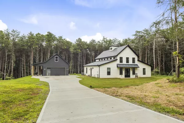 24 Plantation Rd NW, Adairsville, GA 30103-5112