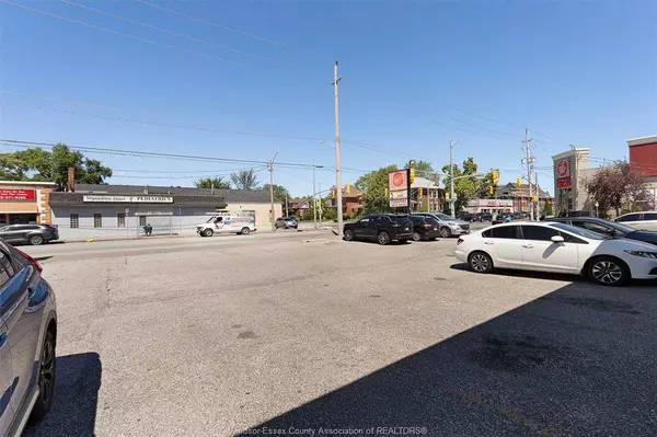 1705 WYANDOTTE Street West, Windsor, ON N9B 1J2