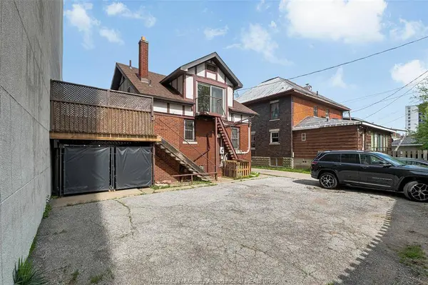 1451 OUELLETTE Avenue, Windsor, ON N8X 1K1