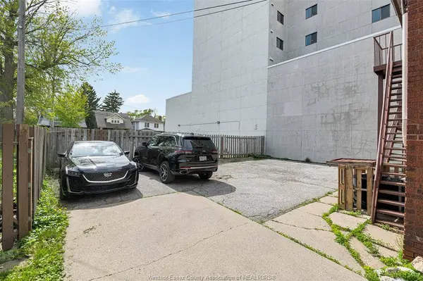 1451 OUELLETTE Avenue, Windsor, ON N8X 1K1